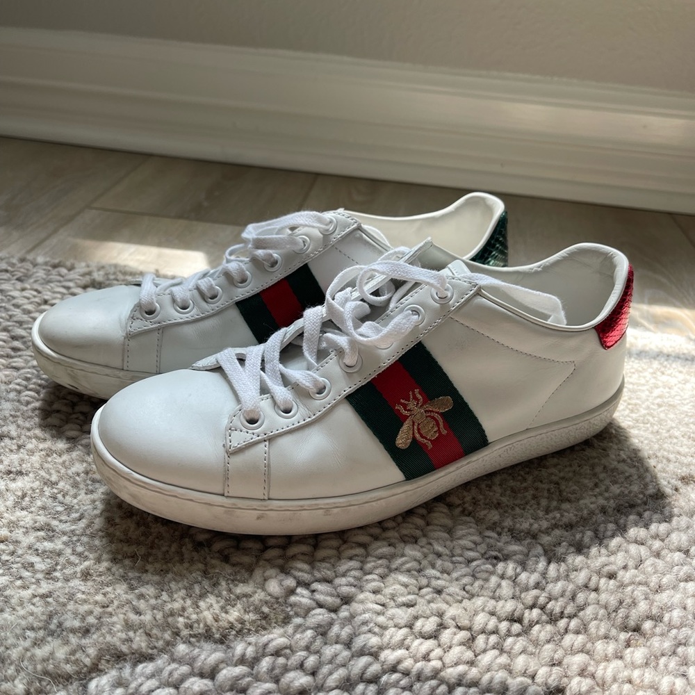Gucci Women’s ace sneakers with bee